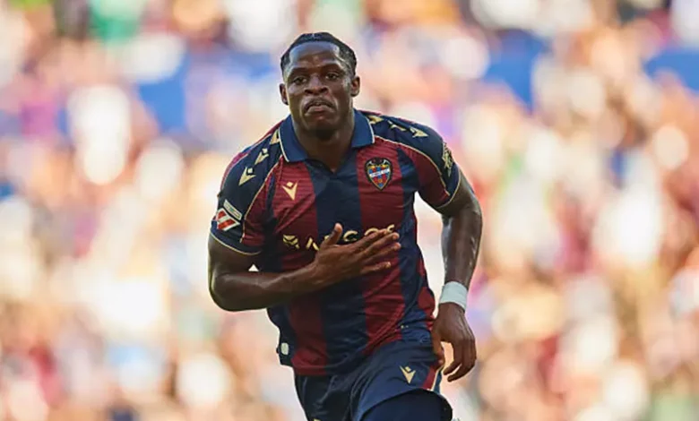 أرسنال ومانشستر يونايتد ينافسان برشلونة على ضم إيونج