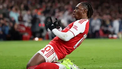 إيزي يفوز بجائزة أفضل لاعب في الجولة 12 بالبريميرليج