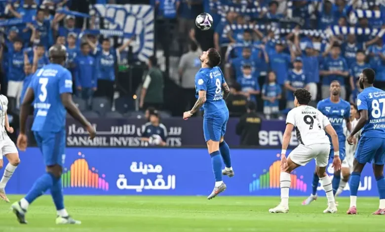 الهلال يتخذ خطوة نحو بقاء مدافعه