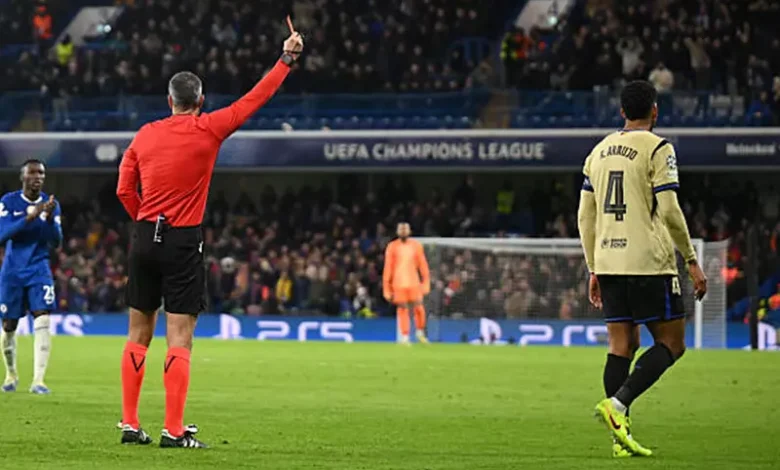 فخ يُسقطه دائمًا.. البطاقة الحمراء تُصيب أراوخو من جديد