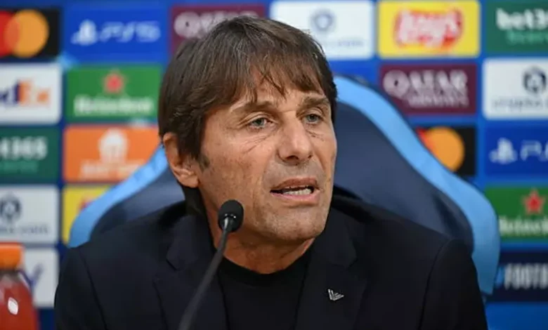 "فخور بوجوده".. رئيس نادي نابولي ينفي أنباء إقالة كونتي