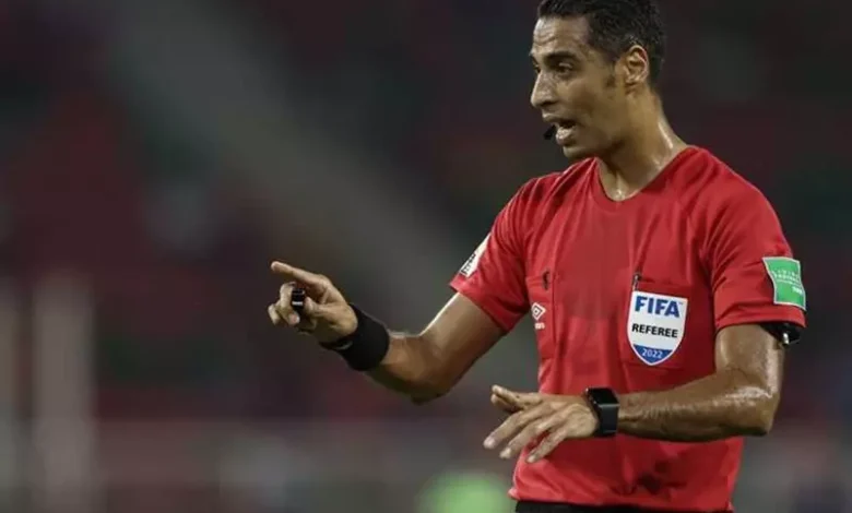 طاقم مصري يدير مباراة الجزائر والسودان في كأس العرب